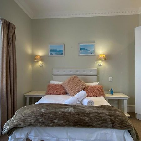 Bed and Breakfast Sir Roys At The Sea à Port Elizabeth Extérieur photo